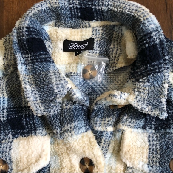 NWOT Soft plaid oversize sherpa shacket w/pockets LARGE - Picture 2 of 9